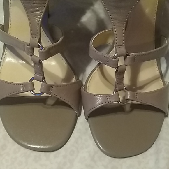 Heels - Picture 5 of 6